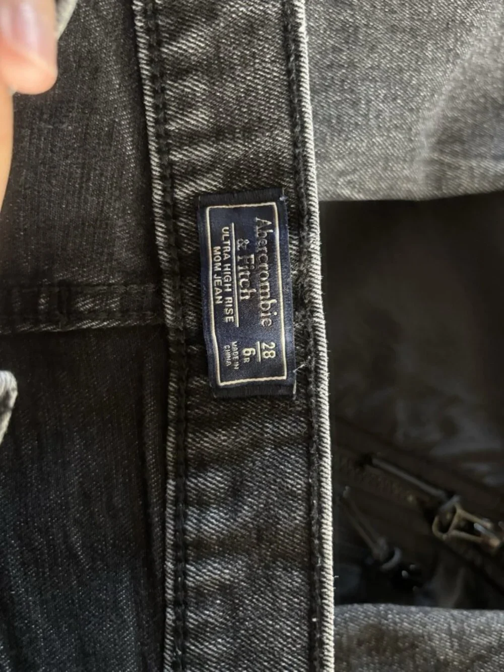 Abercrombie & Fitch Women's Black Jeans Ultra High Rise Mom Jeans Sz 28 6R